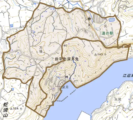 田平町深月免とその周辺の地図。町の範囲を重ねている