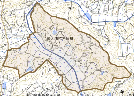 郷ノ浦町木田触とその周辺の地図。町の範囲を重ねている