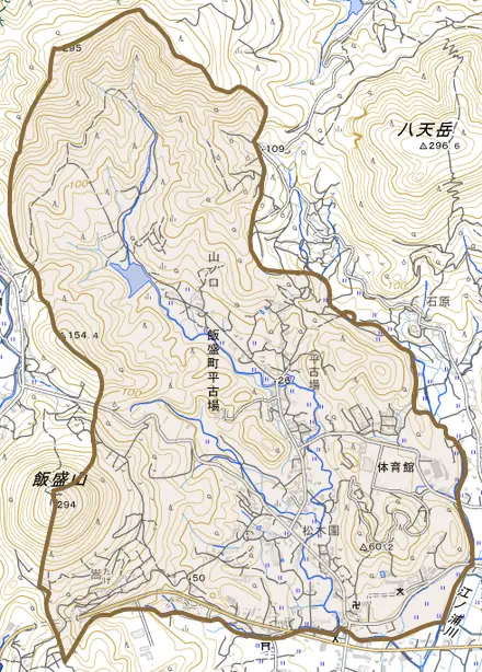飯盛町平古場とその周辺の地図。町の範囲を重ねている