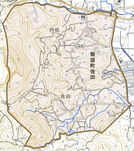 飯盛町佐田とその周辺の地図。町の範囲を重ねている