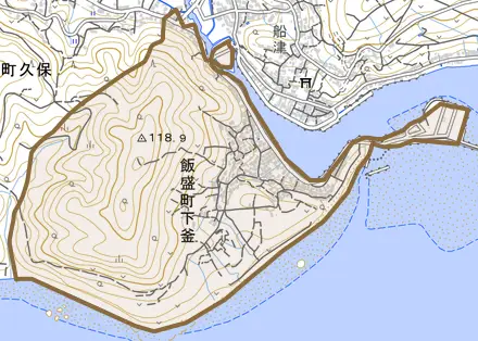 飯盛町下釜とその周辺の地図。町の範囲を重ねている