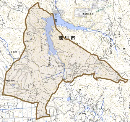 小ヶ倉町とその周辺の地図。町の範囲を重ねている
