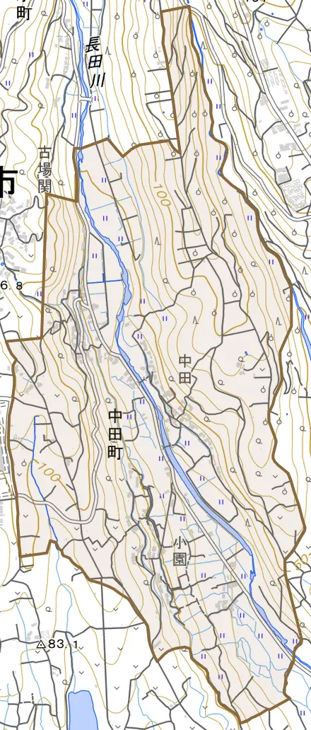 中田町とその周辺の地図。町の範囲を重ねている