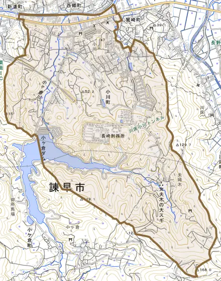 小川町とその周辺の地図。町の範囲を重ねている