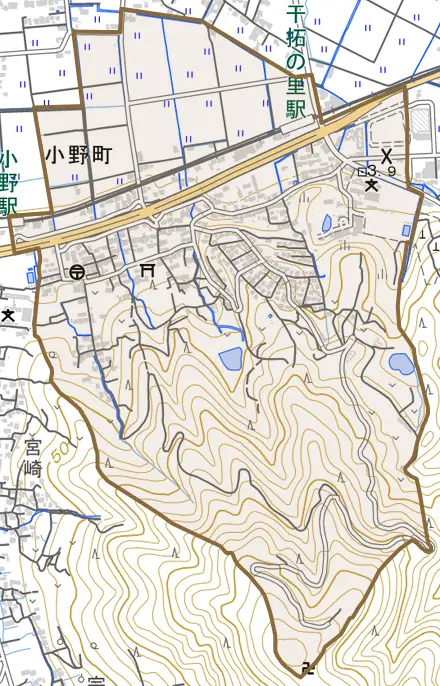小野町とその周辺の地図。町の範囲を重ねている