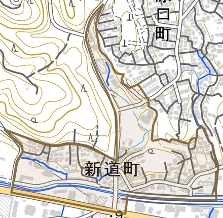 新道町とその周辺の地図。町の範囲を重ねている