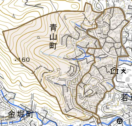青山町とその周辺の地図。町の範囲を重ねている