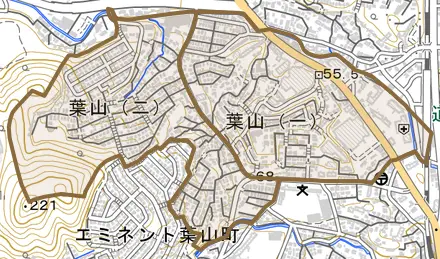 葉山とその周辺の地図。町の範囲を重ねている