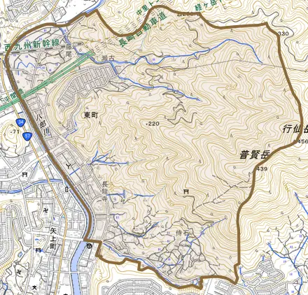東町とその周辺の地図。町の範囲を重ねている