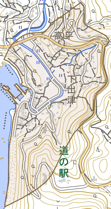 東出津町とその周辺の地図。町の範囲を重ねている
