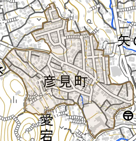 彦見町とその周辺の地図。町の範囲を重ねている