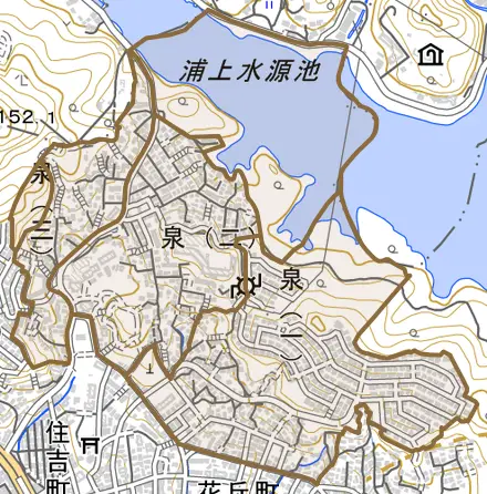 泉とその周辺の地図。町の範囲を重ねている