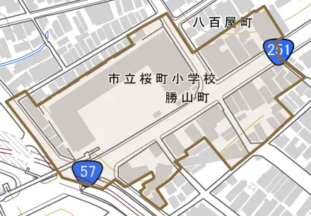 勝山町とその周辺の地図。町の範囲を重ねている