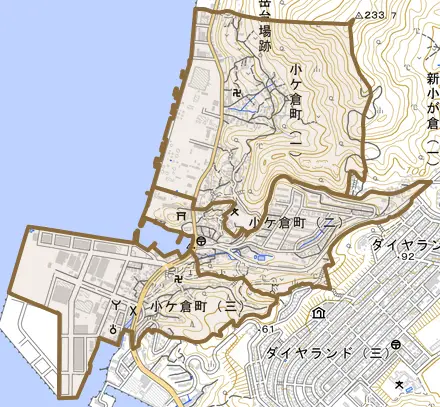 小ケ倉町とその周辺の地図。町の範囲を重ねている