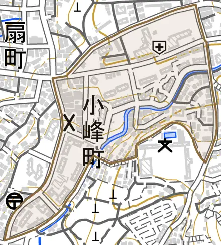 小峰町とその周辺の地図。町の範囲を重ねている