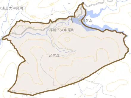 神浦下大中尾町とその周辺の地図。町の範囲を重ねている