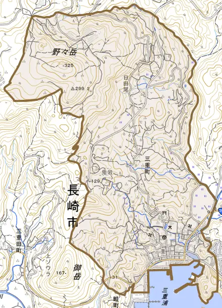 三重町とその周辺の地図。町の範囲を重ねている