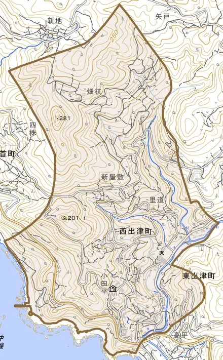 西出津町とその周辺の地図。町の範囲を重ねている