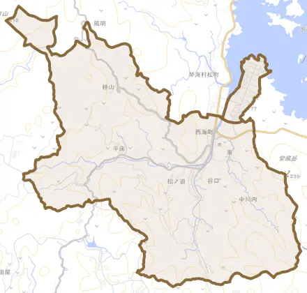 西海町とその周辺の地図。町の範囲を重ねている