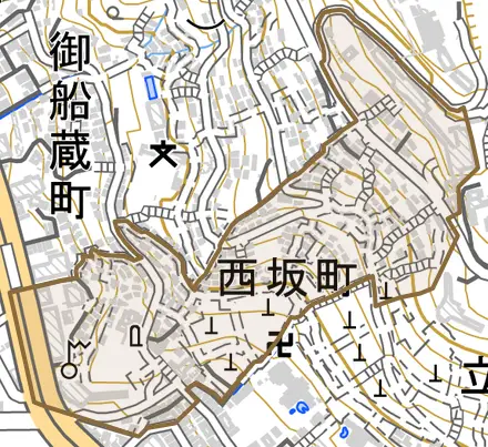 西坂町とその周辺の地図。町の範囲を重ねている