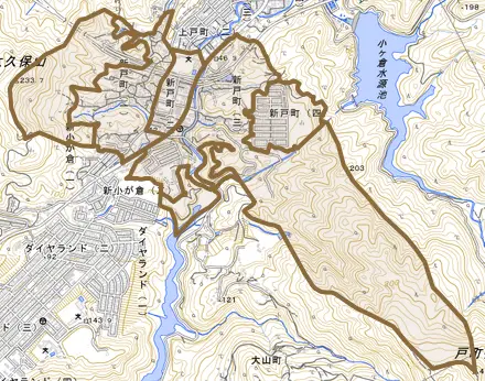 新戸町とその周辺の地図。町の範囲を重ねている