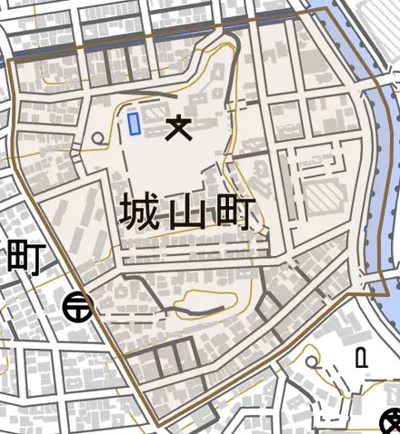 城山町とその周辺の地図。町の範囲を重ねている
