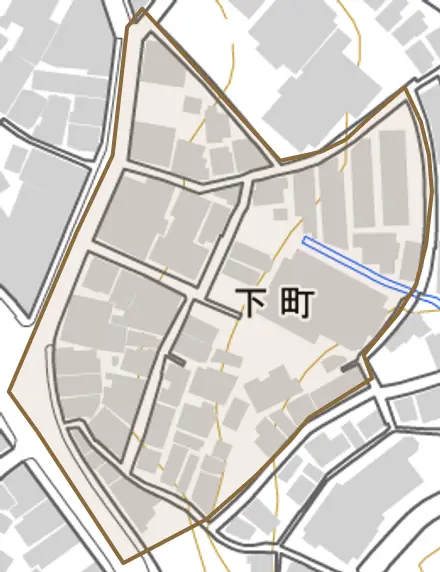 下町とその周辺の地図。町の範囲を重ねている