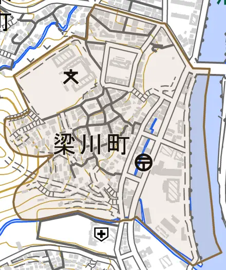 梁川町とその周辺の地図。町の範囲を重ねている