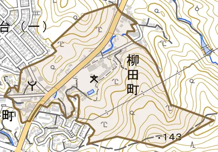 柳田町とその周辺の地図。町の範囲を重ねている