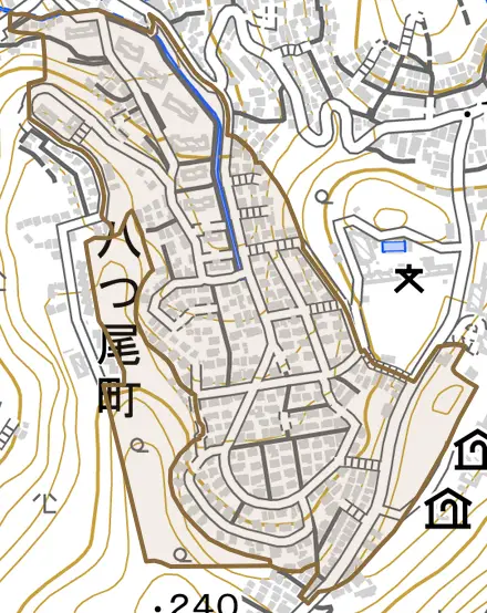 八つ尾町とその周辺の地図。町の範囲を重ねている