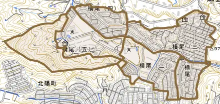 横尾とその周辺の地図。町の範囲を重ねている