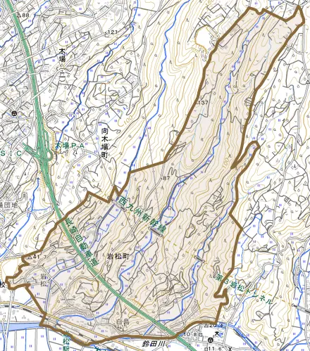 岩松町とその周辺の地図。町の範囲を重ねている