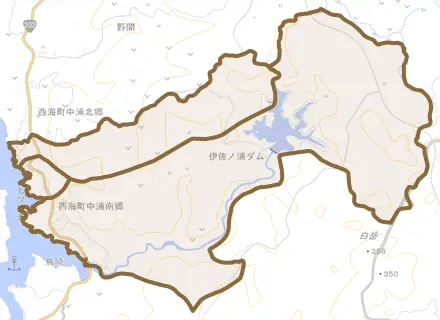 西海町中浦南郷とその周辺の地図。町の範囲を重ねている