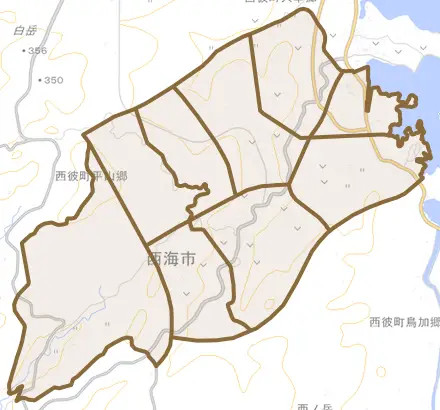 西彼町平山郷とその周辺の地図。町の範囲を重ねている