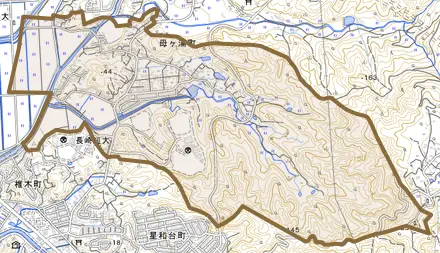 母ケ浦町とその周辺の地図。町の範囲を重ねている