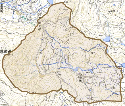 心野町とその周辺の地図。町の範囲を重ねている