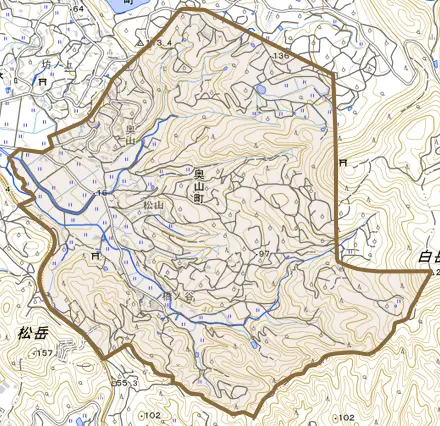 奥山町とその周辺の地図。町の範囲を重ねている