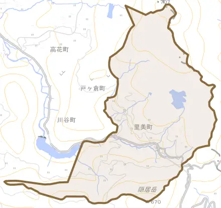 里美町とその周辺の地図。町の範囲を重ねている