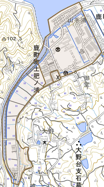 鹿町町土肥ノ浦とその周辺の地図。町の範囲を重ねている