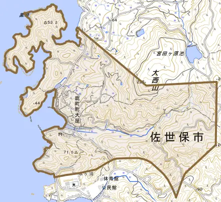 鹿町町大屋とその周辺の地図。町の範囲を重ねている