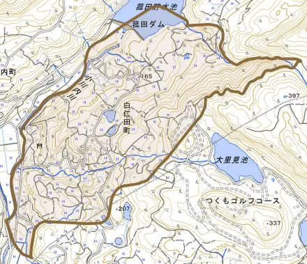 白仁田町とその周辺の地図。町の範囲を重ねている