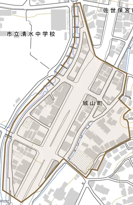 城山町とその周辺の地図。町の範囲を重ねている
