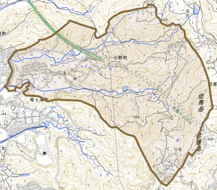 小野町とその周辺の地図。町の範囲を重ねている