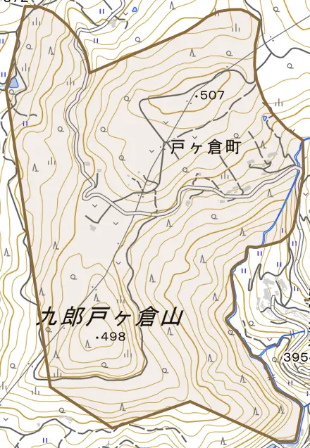 戸ケ倉町とその周辺の地図。町の範囲を重ねている
