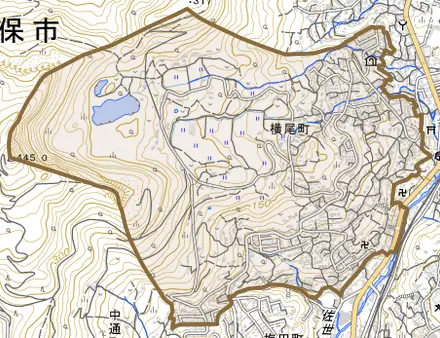 横尾町とその周辺の地図。町の範囲を重ねている