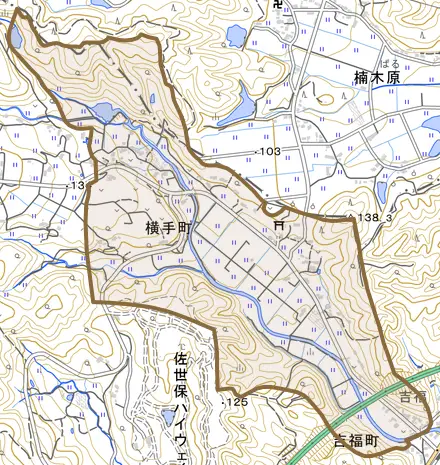 横手町とその周辺の地図。町の範囲を重ねている
