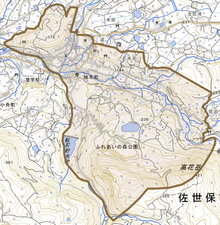柚木町とその周辺の地図。町の範囲を重ねている