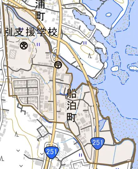 船泊町とその周辺の地図。町の範囲を重ねている