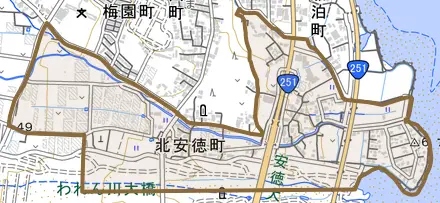北安徳町とその周辺の地図。町の範囲を重ねている