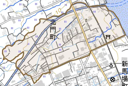 北門町とその周辺の地図。町の範囲を重ねている